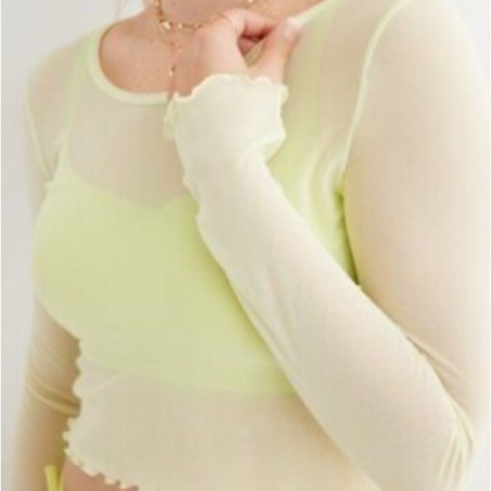 Aerie (S) Magic Mesh Top in the color lime fizz and a long sleeve style
